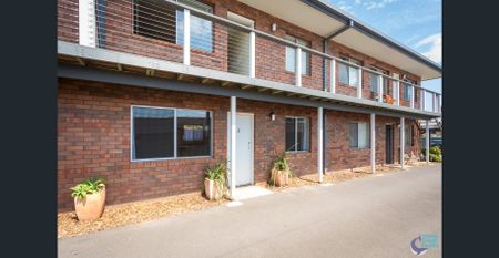 NEW RENTAL - Bright, Light & Convenient - Photo 5