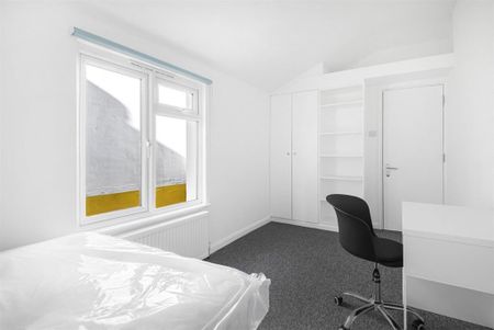 5 bedroom terraced house to rent - Photo 4