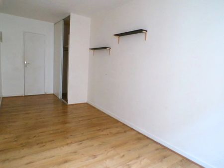 Location Appartement 3 pièces 63m² LA ROCHELLE 17000 - Photo 3