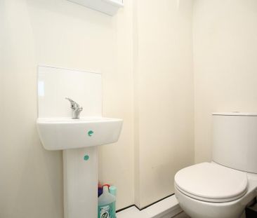 1 bedroom in a house share to rent - Photo 6