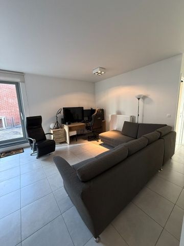 Instapklaar appartement met ruim terras vlakbij het centrum van Diepenbeek. - Photo 2