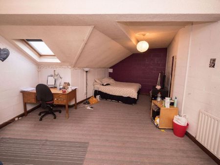 1 bedroom in a house share to rent - Photo 4