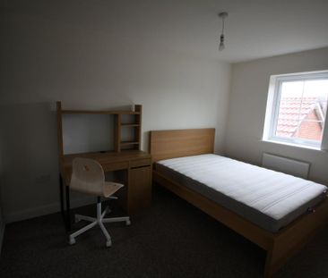 3 bedroom semi-detached house to rent - Photo 2