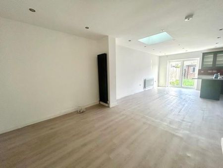 4 bedroom terraced house to rent - Photo 2