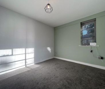 3 bedroom flat to rent - Photo 6