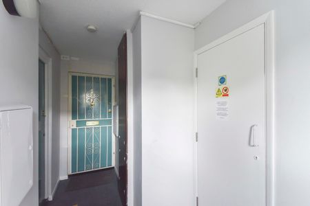 apartment to rent Armoury Road, London, SE8 - Photo 4