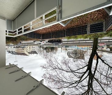 Geräumige 3-Zi.-Wohnung mit Balkon und eigenem Garten! - Photo 1