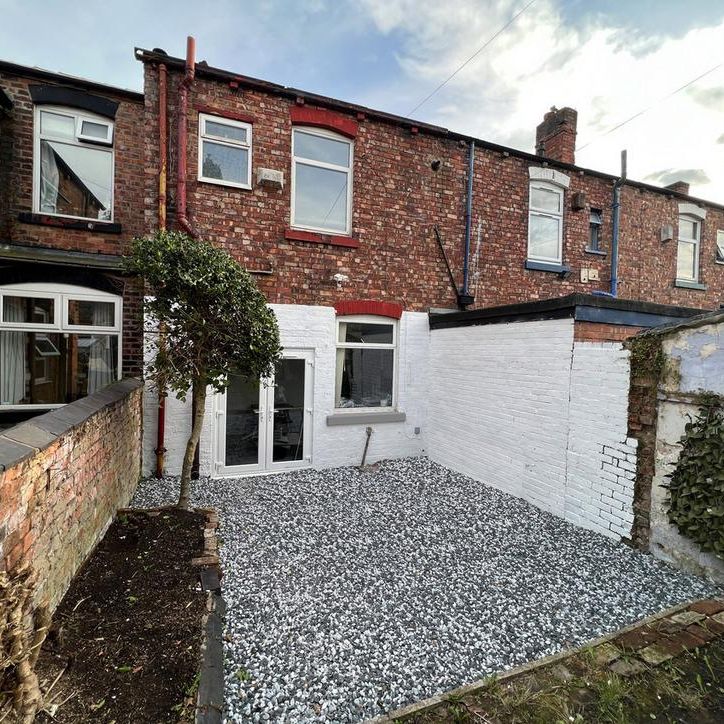 1 bedroom in a house share to rent - Photo 1