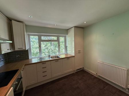 2 bedroom maisonette to rent - Photo 2