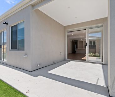 Impressive Family Home in Aurora Estate - Photo 6