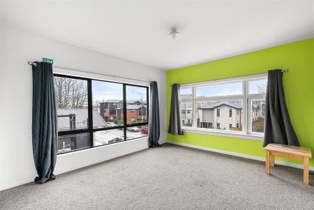 Large 4 Bedroom Central Christchurch Haven! - Photo 4