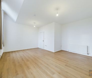 Oakhouse Park, Walton - Photo 6