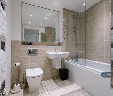 1 bedroom in a flat share to rent - Photo 5