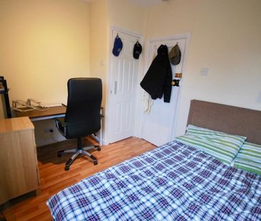 4 bedroom semi-detached house to rent - Photo 4
