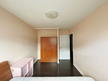 For Lease - 1 Chester Le Boulevard, Toronto, Ontario - Photo 3