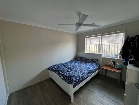 Beautiful 4-Bedroom Home in Prestigious Gainsborough Greens Estate! - Photo 2