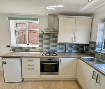 3 bedroom terraced house to rent - Photo 4