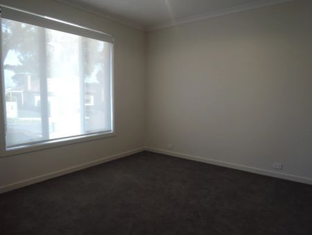 1/8 Lawford Street, BOX HILL NORTH - Photo 2