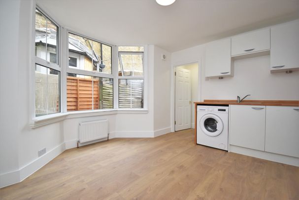 Flat to rent - Evelyn Street, London, SE8 - Photo 1