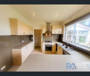 2 Aster Court, Mount Waverley, Vic 3149 - Photo 4