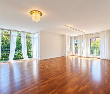 Appartement te huur in Ukkel voor € 2.350 met 3 slaapkamers - Photo 1