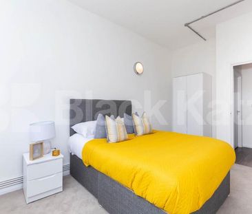 Spacious Live/work warehouse conversion in the trendy Dalston - Photo 2