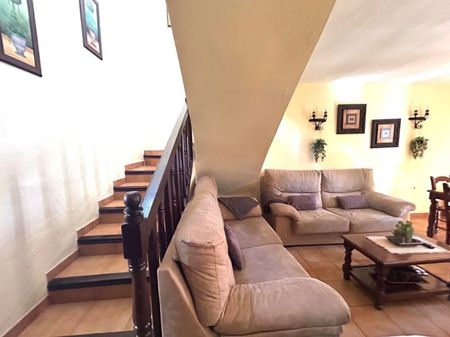 A very spacious three double bedroomed town house on this very popular urbanisation close to the town centre for winter rental in Nerja - Photo 4