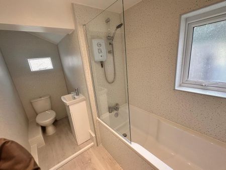 4 bedroom terraced house to rent - Photo 3