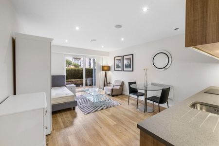 Studio Flat, Claremont House, NW9 - Photo 3