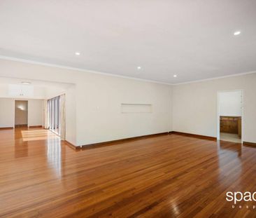 Unfurnished art deco home in lovely location - Photo 3