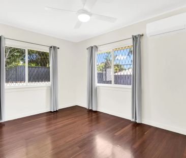 Renovated post war - Photo 1