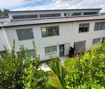 Modern Family Home - Photo 3