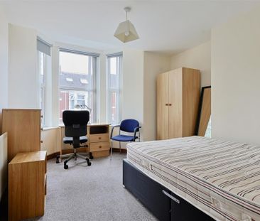 6 bedroom Student Maisonette to rent in Wolseley Gardens, Newcastle... - Photo 5