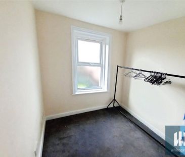 2 bedroom end of terrace house to rent - Photo 5