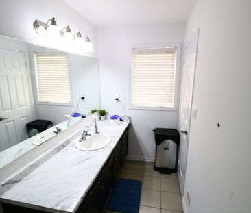 For Lease - 52 Vanhorne Close, Brampton, Ontario - Photo 6