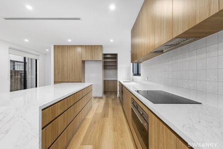 Brand new Build, 4 bedroom Home in the Heart of Altona. - Photo 5
