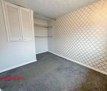 3 bedroom end of terrace house to rent - Photo 3