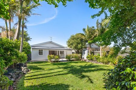 Renovated Bungalow in Mt Eden - Photo 2