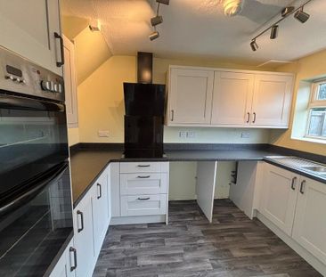 3 bedroom semi-detached house to rent - Photo 2