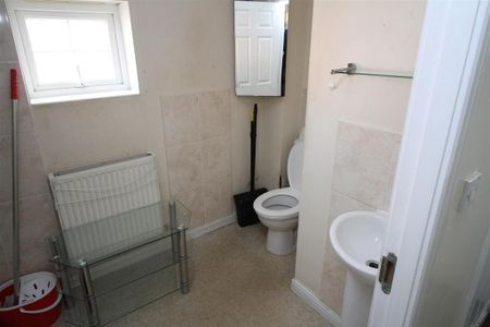 1 bedroom in a house share to rent - Photo 5