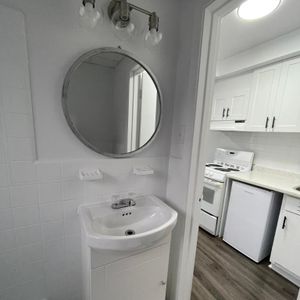 LEASE TRANSFER - STUDIO - 5 MINS FROM JEAN TALON METRO - ALL UTILITIES INCLUDED - $1025/M - Photo 2