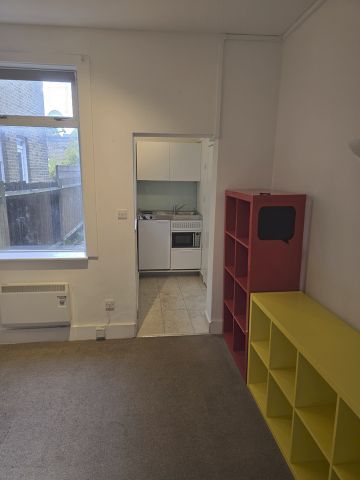 Studio Flat, Lewin Road, SW16 - Photo 2