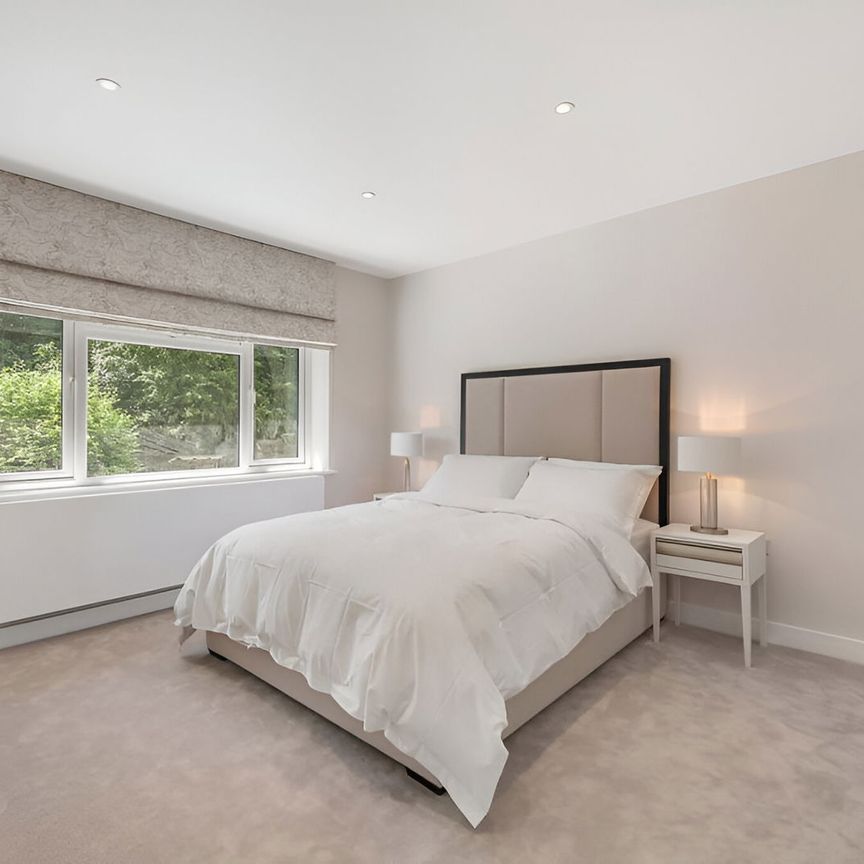 Ullswater Crescent, London, SW15 - Photo 1