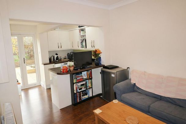 5 bedroom semi-detached house to rent - Photo 1