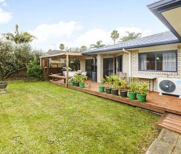 Spacious 4BR Rosehill Retreat with AC & BBQ - Photo 1
