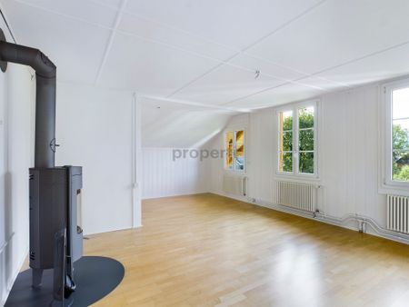 Charming 4.5-room penthouse apartment with balcony in Thierachern - Photo 2
