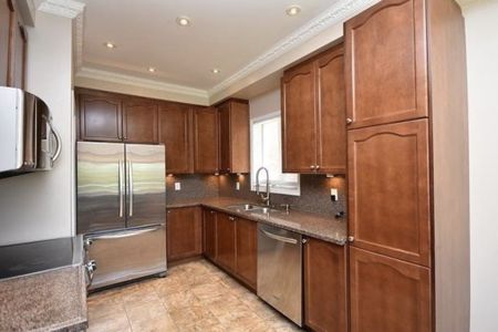 For Lease - 3364 Chief Mbulu Way, Mississauga, Ontario - Photo 4