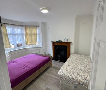 4 bedroom semi-detached house to rent - Photo 5