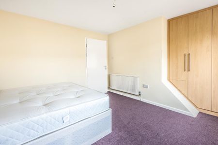 5 bedroom semi-detached house to rent - Photo 2