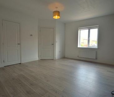3 bedroom semi-detached house to rent - Photo 2